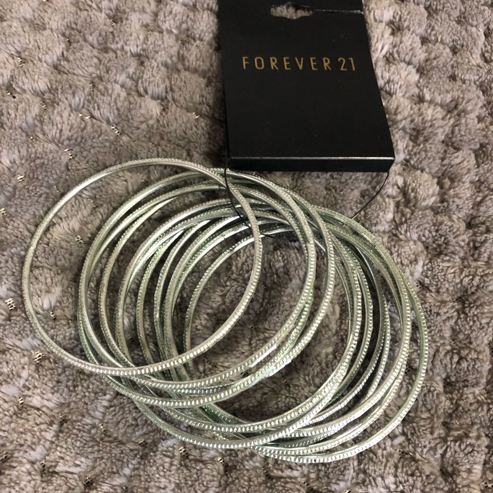 Silver Bangles 💅🏻